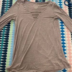 american eagle mauve striped flowy top!